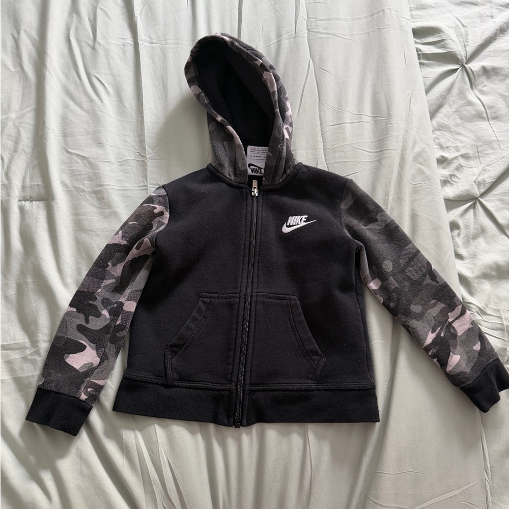 Nike Kids Black and Gray Camo Hoodie 2-3Y